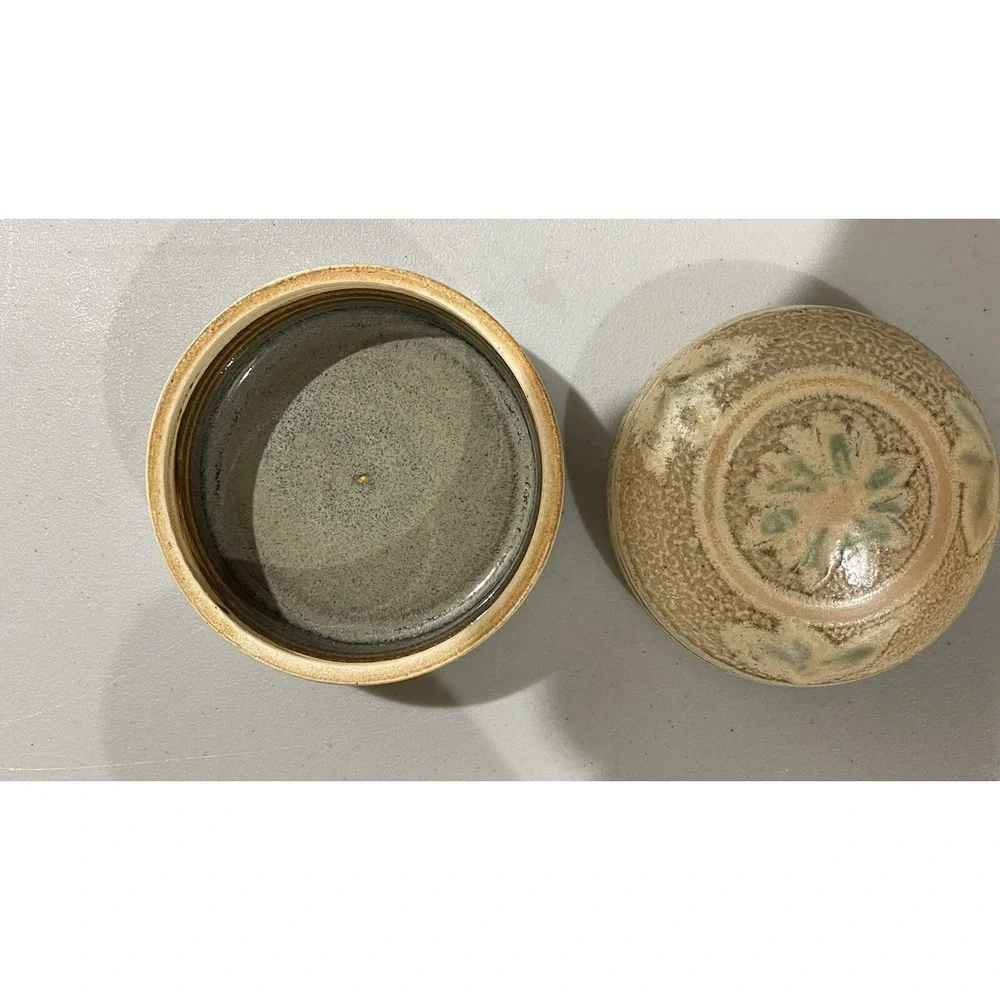 T Plasket Pottery Round Jar W/Lid